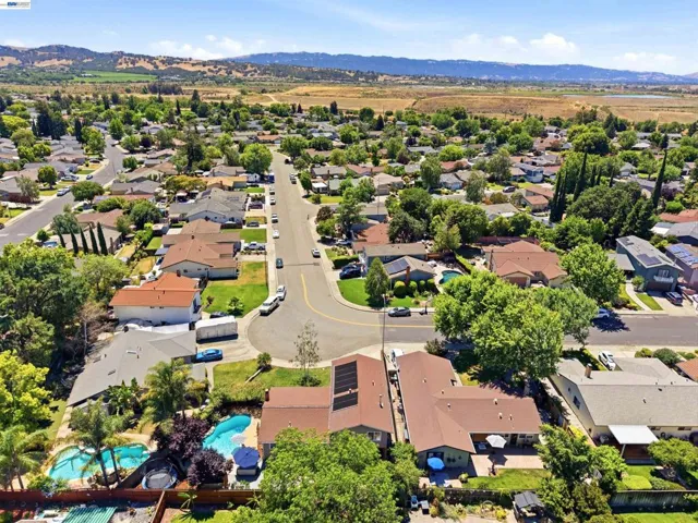 241 Garnet Drive, Livermore, California 94550-5135