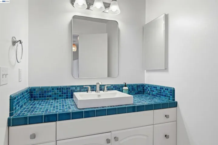 241 Garnet Drive, Livermore, California 94550-5135