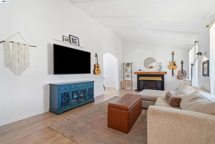 241 Garnet Drive, Livermore, California 94550-5135