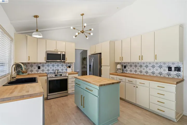 241 Garnet Drive, Livermore, California 94550-5135