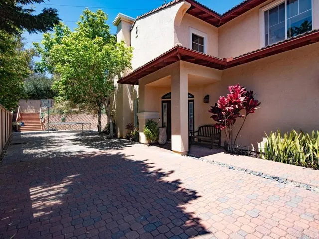 502 Kristen Court, Encinitas, California 92024