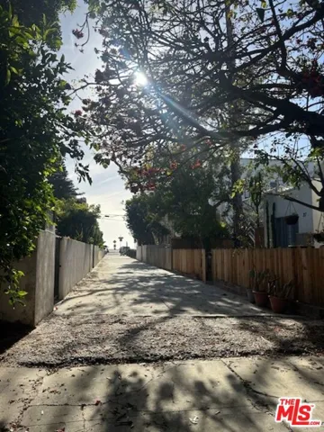 27 Eastwind Street 7, Marina Del Rey, California 90292