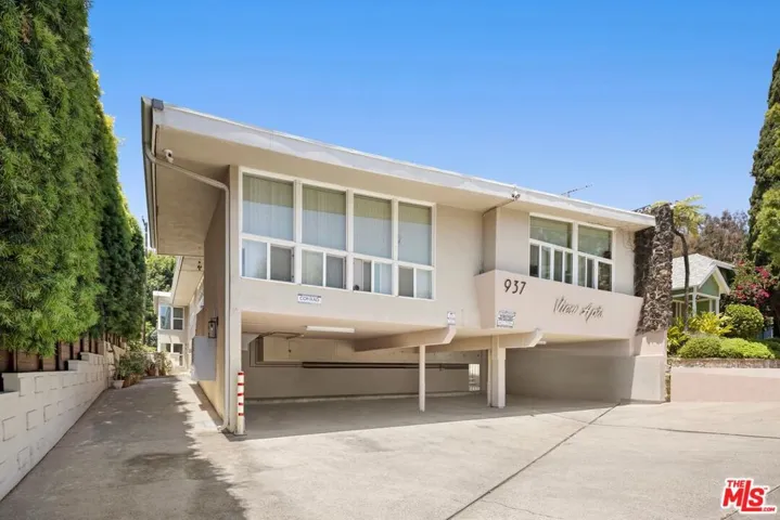 Front of Property - 937 Hillda