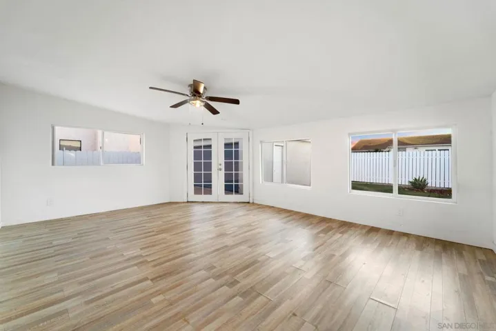 4220 E Overlook Dr, San Diego, California 92115