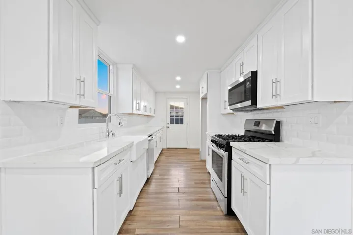 4220 E Overlook Dr, San Diego, California 92115