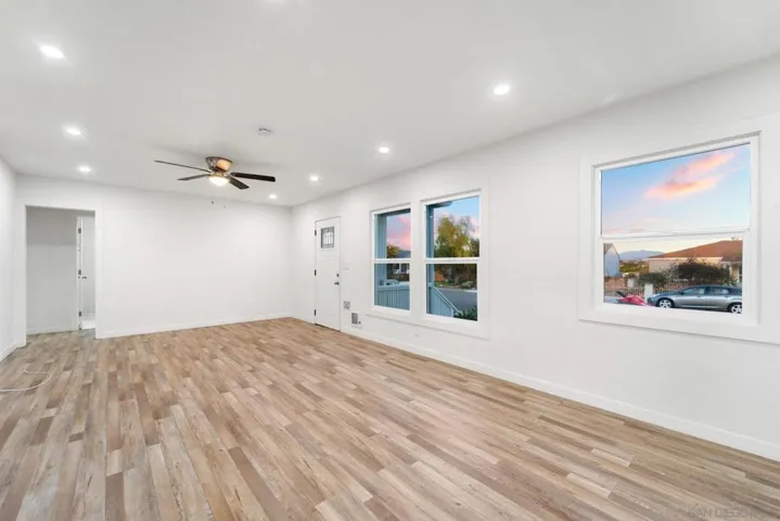 4220 E Overlook Dr, San Diego, California 92115