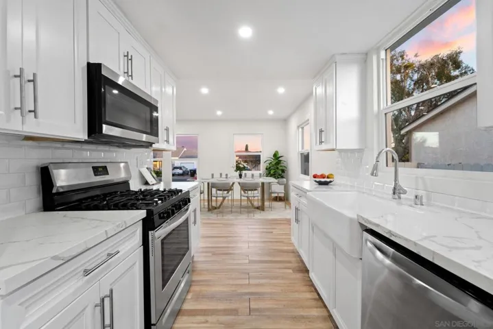 4220 E Overlook Dr, San Diego, California 92115