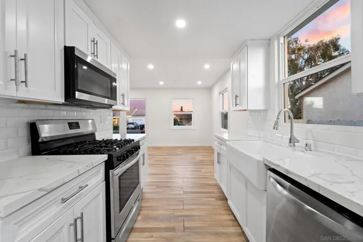 4220 E Overlook Dr, San Diego, California 92115