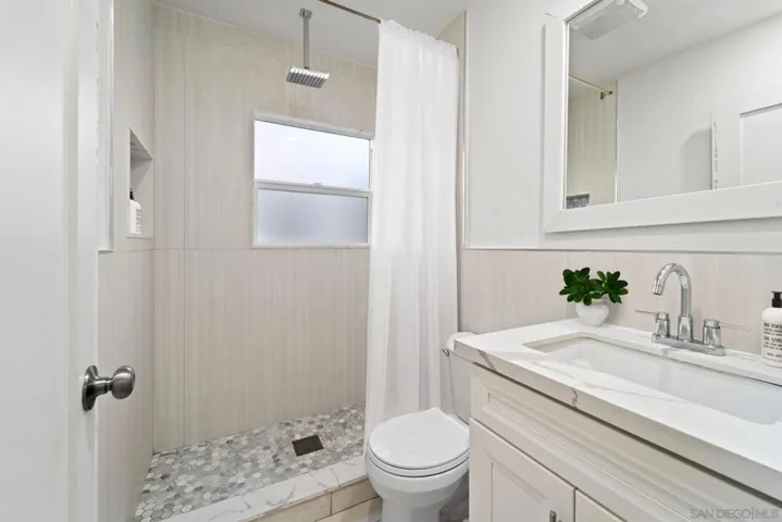 4220 E Overlook Dr, San Diego, California 92115