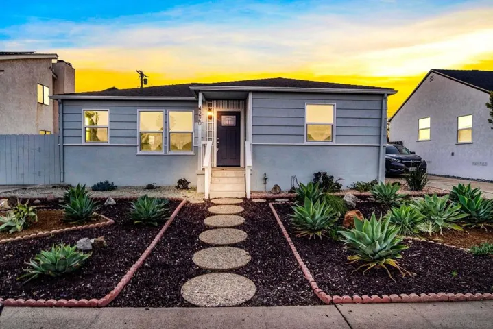 4220 E Overlook Dr, San Diego, California 92115