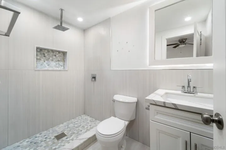 4220 E Overlook Dr, San Diego, California 92115