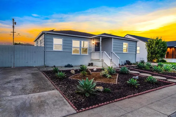 4220 E Overlook Dr, San Diego, California 92115