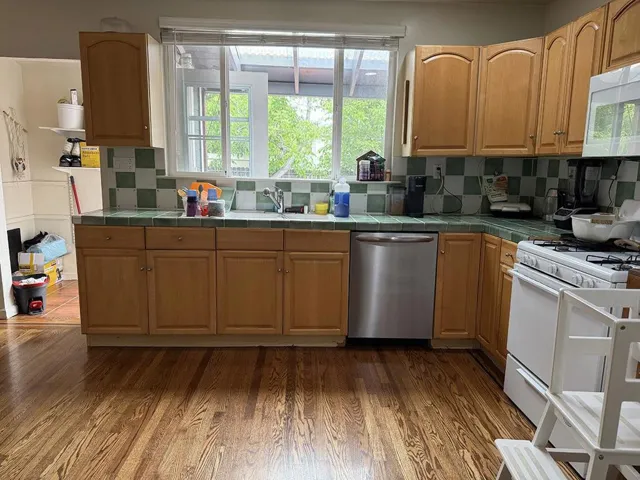 310 Oak Avenue, Redwood City, California 94061