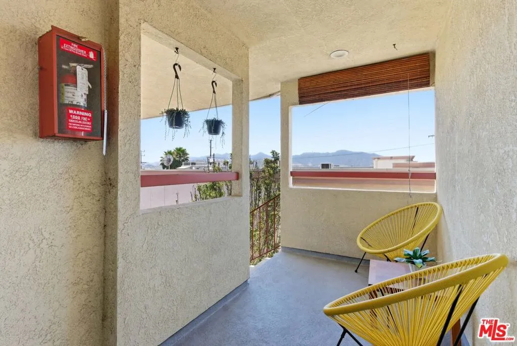 1015 E Spazier Avenue 205, Burbank, California 91502 — photo 5