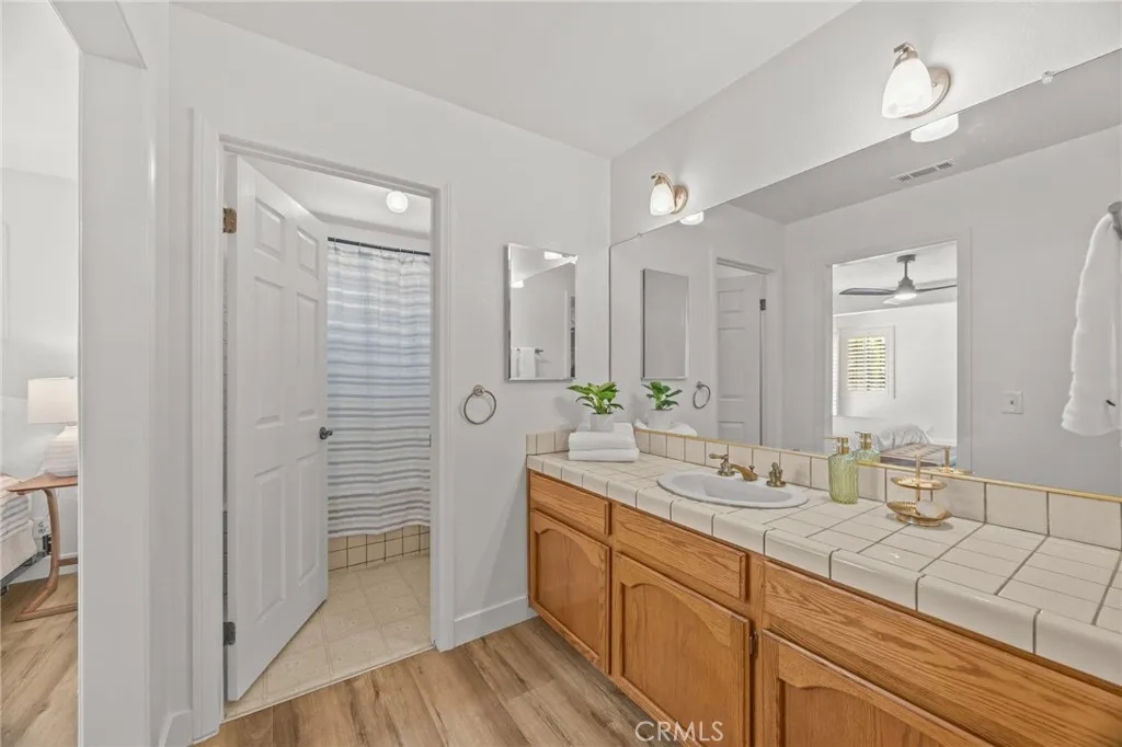 Primary bathroom w/shower & toilet