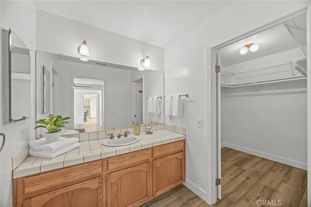 Primary bathroom w/walk in closet #1