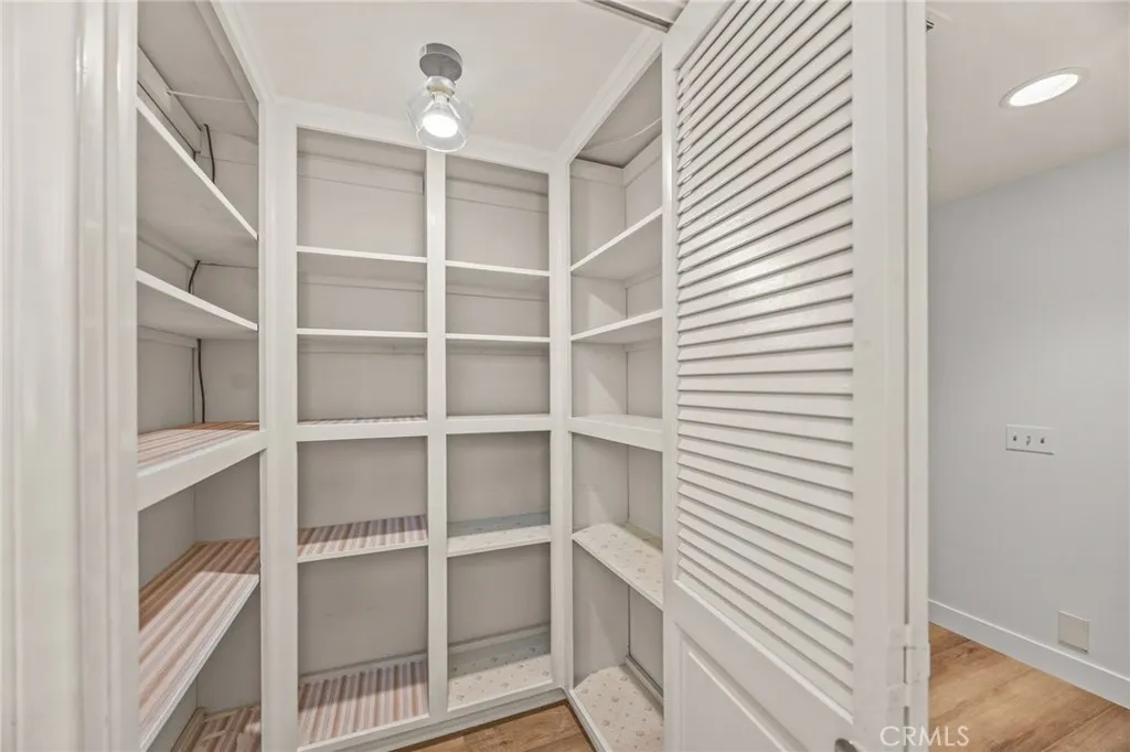 Walk in pantry