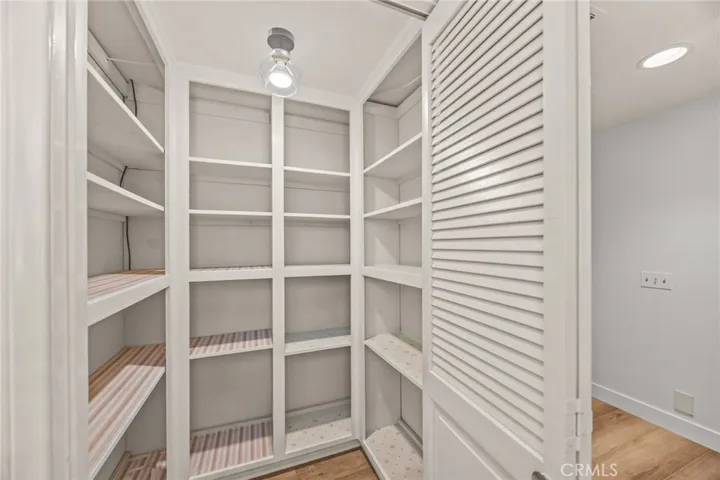 Walk in pantry