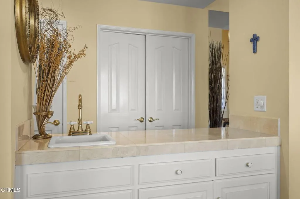 47-web-or-mls-1737Emerald093
