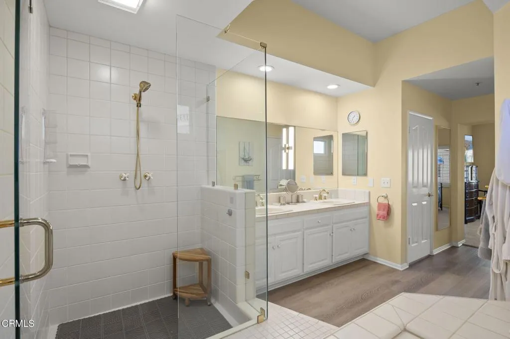 55-web-or-mls-1737Emerald027