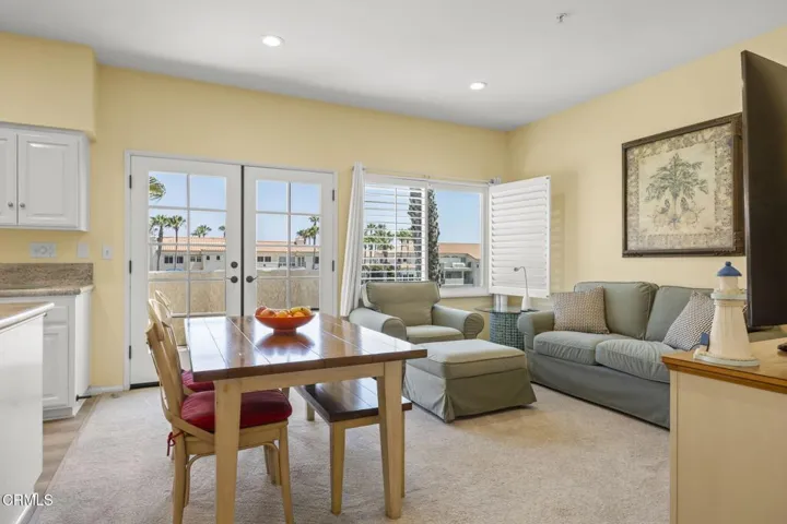 44-web-or-mls-1737Emerald-02
