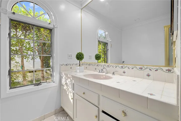 2976 Lombardy Rd, Pasadena, California 91107