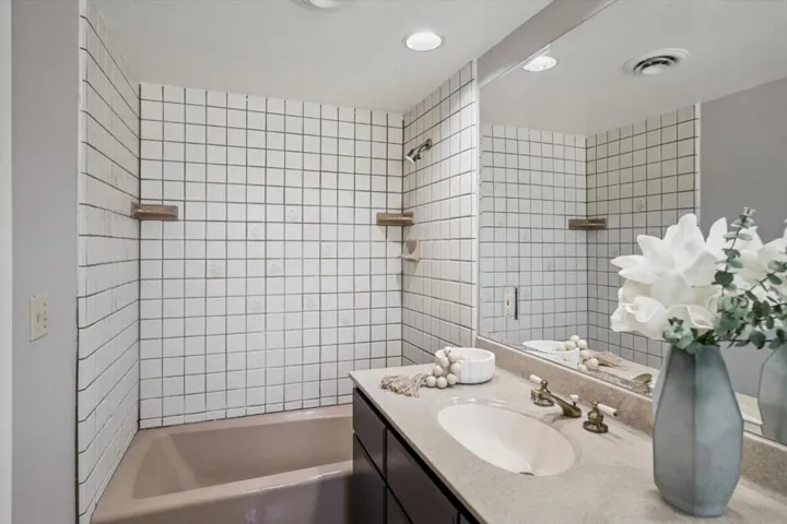 20096 Chateau Drive, Saratoga, California 95070