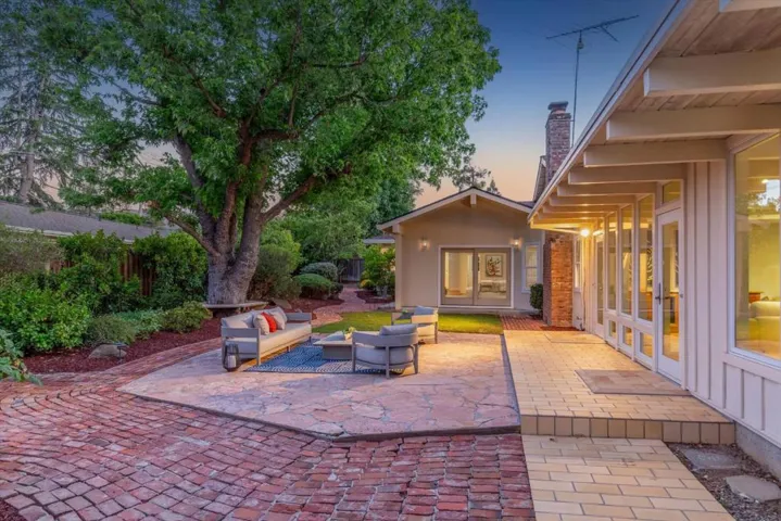20096 Chateau Drive, Saratoga, California 95070