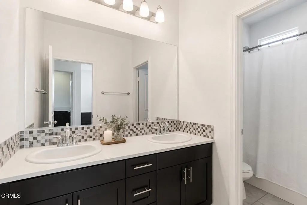 2nd Floor Full Bathroom