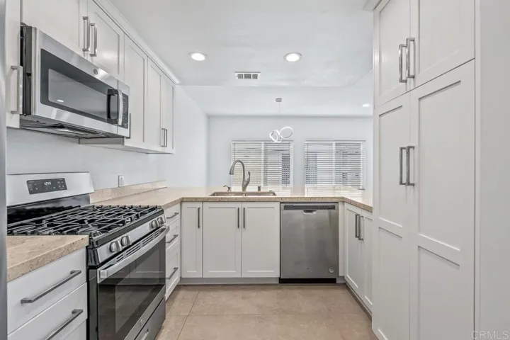 919 Agate Street 3, San Diego, California 92109