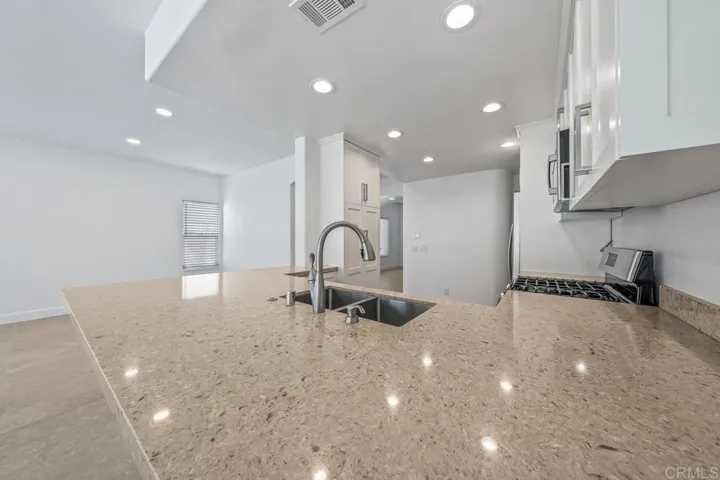 919 Agate Street 3, San Diego, California 92109