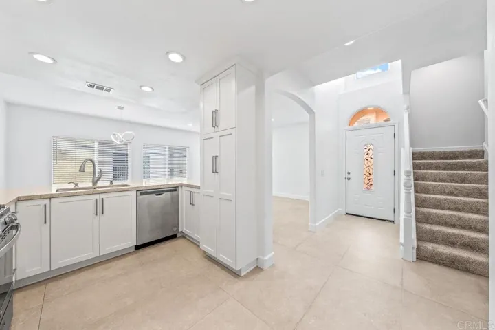 919 Agate Street 3, San Diego, California 92109