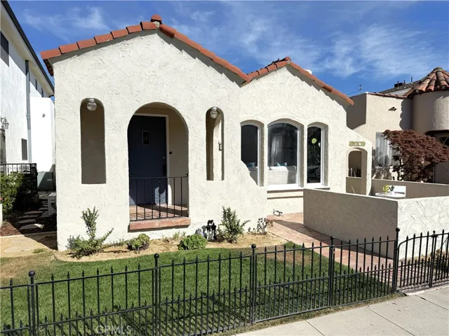 158 Covina, Long Beach, California 90803
