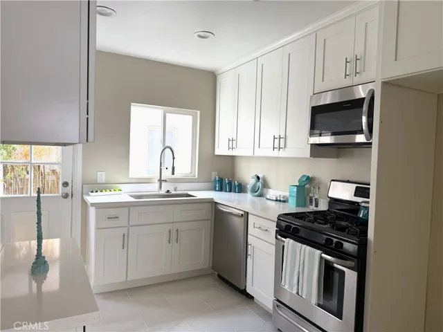 158 Covina, Long Beach, California 90803
