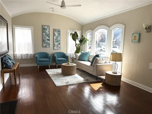 158 Covina, Long Beach, California 90803