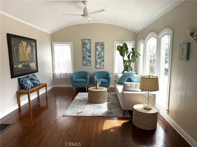 158 Covina, Long Beach, California 90803