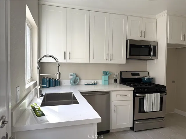 158 Covina, Long Beach, California 90803