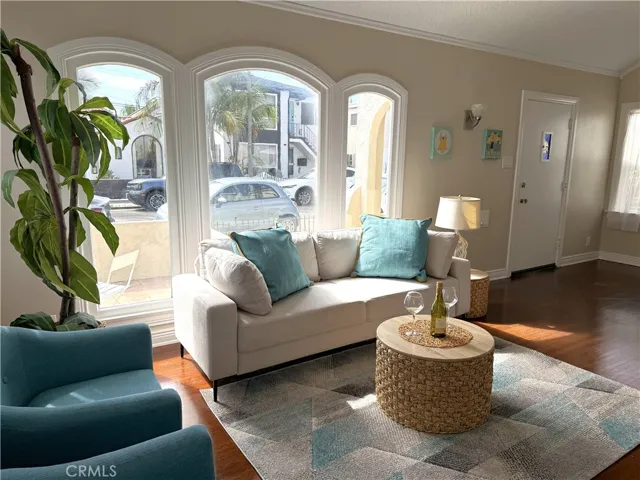 158 Covina, Long Beach, California 90803