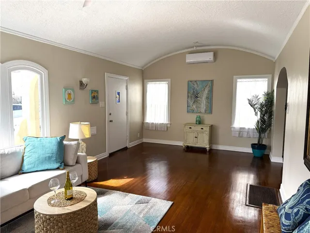 158 Covina, Long Beach, California 90803