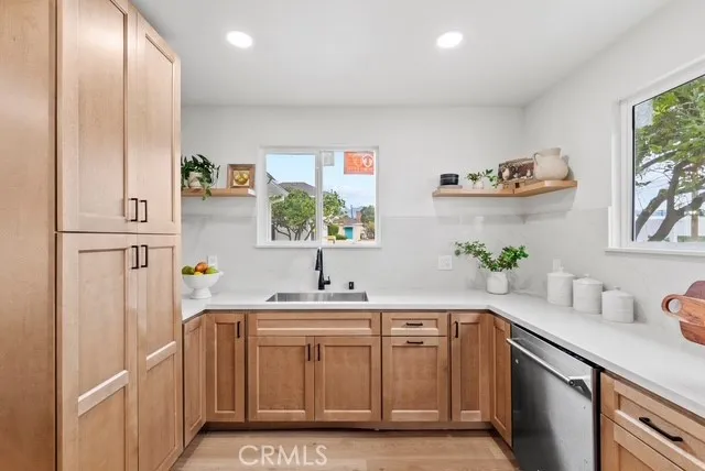 MAPLE OAK CABINETRY