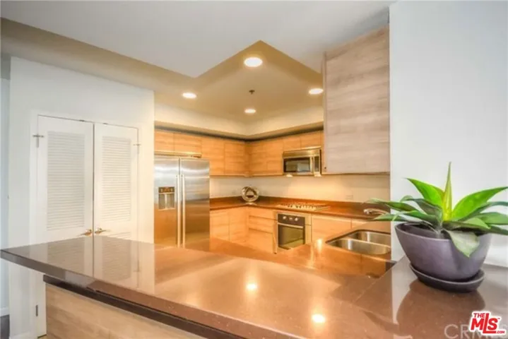 3785 Wilshire Boulevard 908, Los Angeles, California 90010