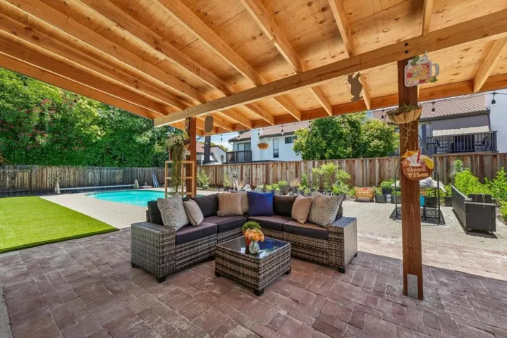 760 W 9th Street, Gilroy, California 95020