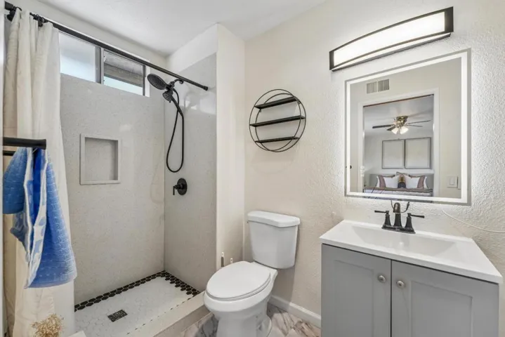 760 W 9th Street, Gilroy, California 95020