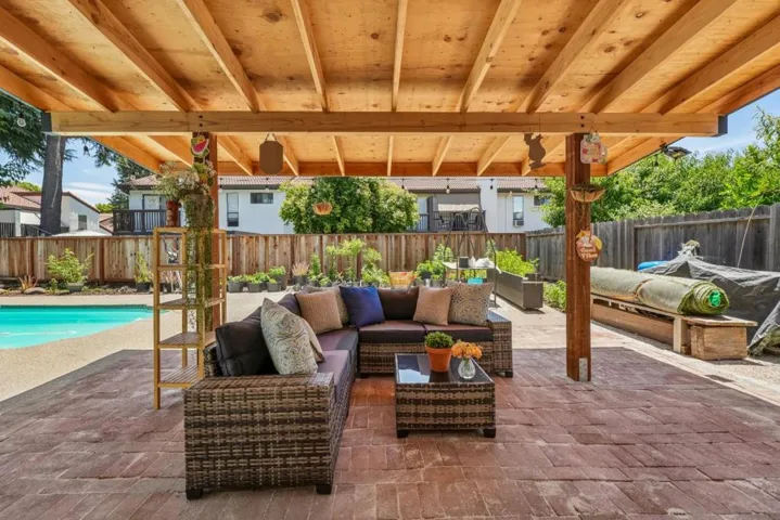 760 W 9th Street, Gilroy, California 95020