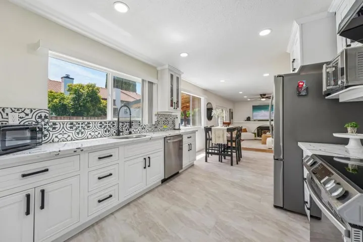 760 W 9th Street, Gilroy, California 95020