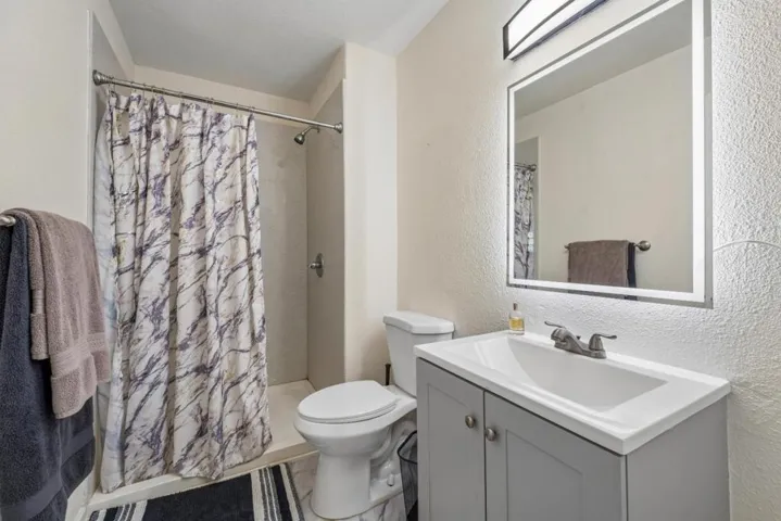760 W 9th Street, Gilroy, California 95020