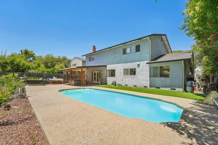 760 W 9th Street, Gilroy, California 95020