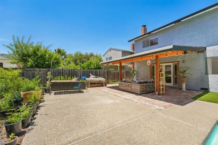760 W 9th Street, Gilroy, California 95020