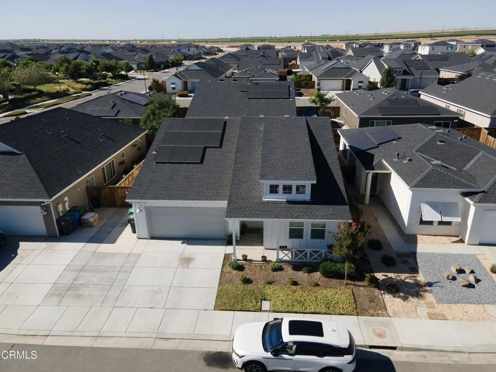07_front_exterior_4