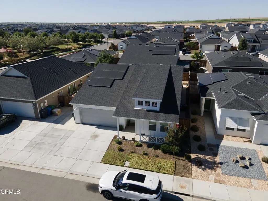 06_front_exterior_3